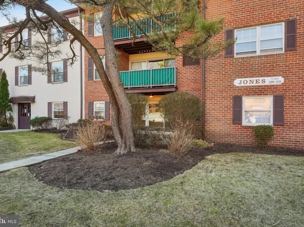 203 Drummers Ln #203, Wayne, PA 19087