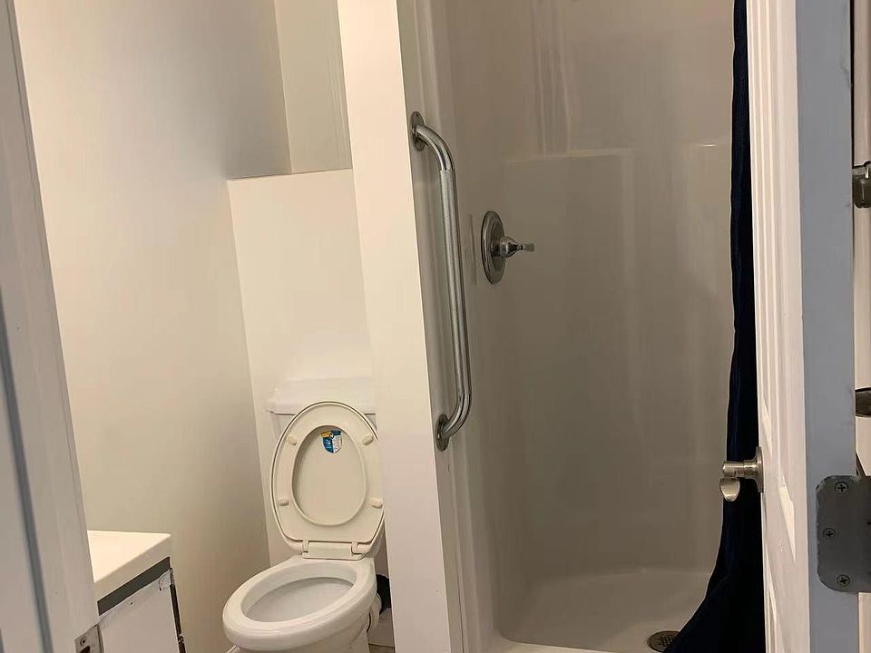 Studio bathroom