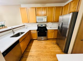 293 Falling Waters Dr, Lake Villa, IL 60046