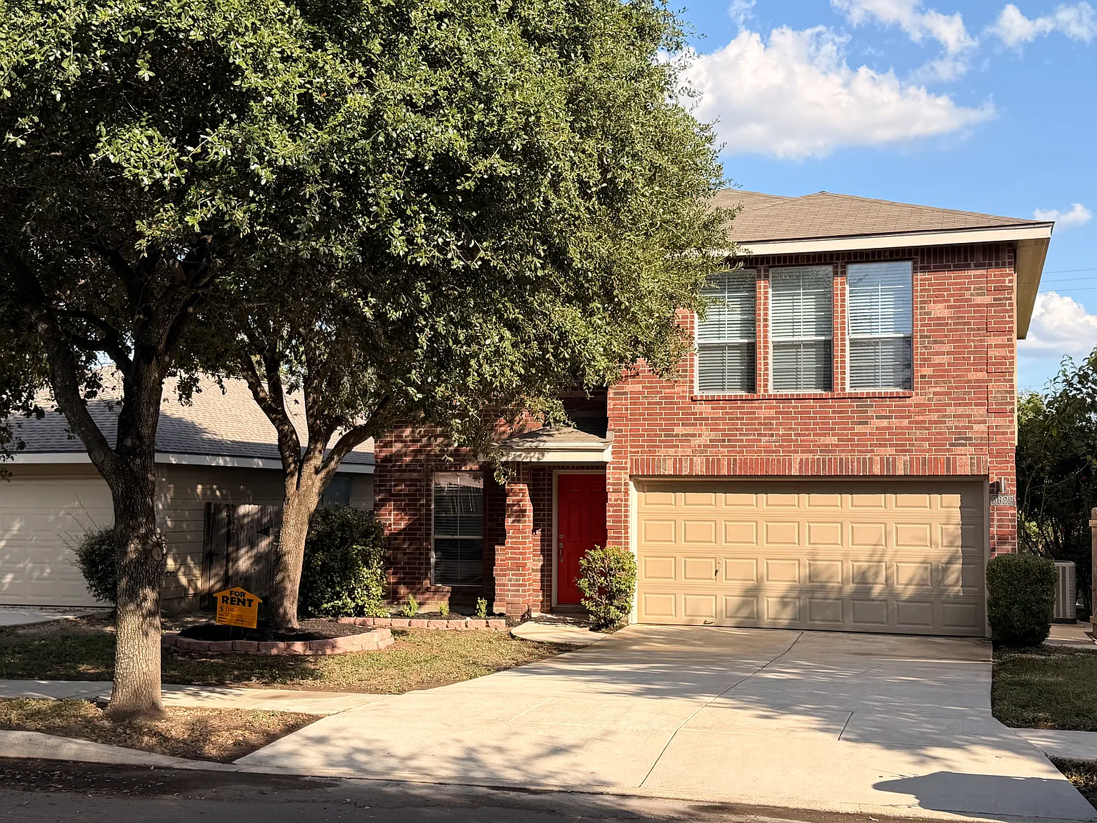 3 bed, 2.5 bath, 1796 sqft, $1,749 — Photo 1