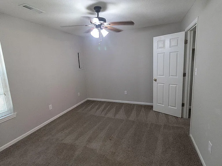5569 E Pinehurst Ln — Photo 8