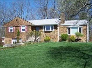 5 Pine Bluff Rd, Glen Gardner, NJ 08826