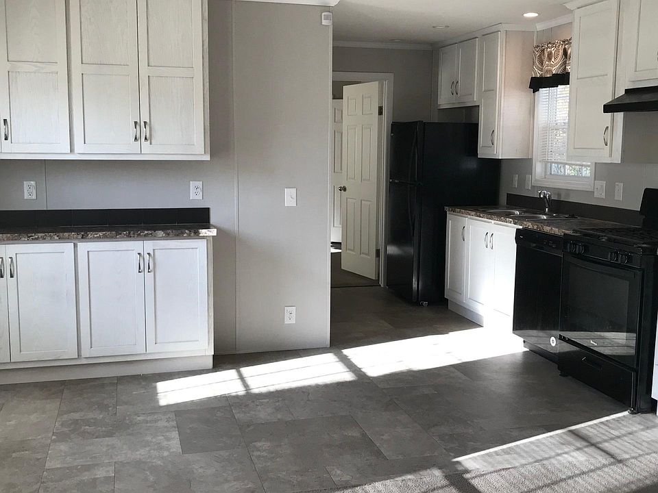 1st image of 6024 Lake Dr #101