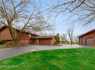 2813 E Pine Dr, Crete, IL 60417