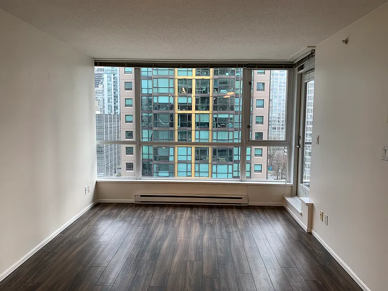 1420 Georgia St W — Photo 7