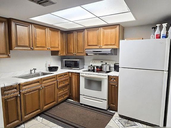 5th image of 233 SE 26th Avenue