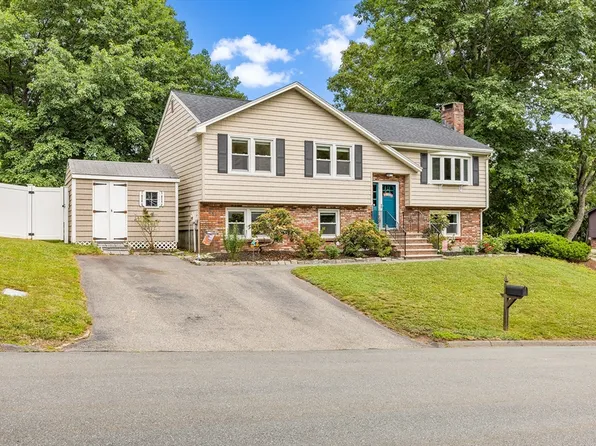 19 Sparhawk Cir, Stoneham, MA 02180