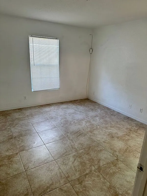 3 bed, 2.0 bath, 1300 sqft, $2,480 — Photo 4