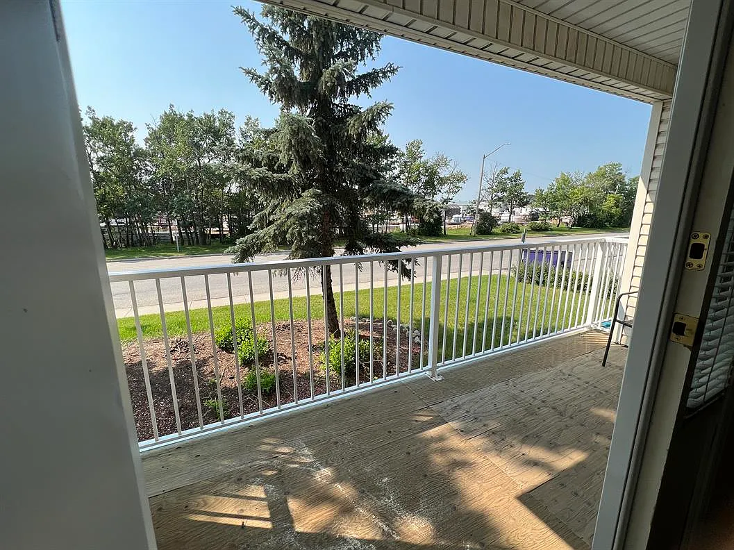 Building Photo - 5314 46th Ave #203