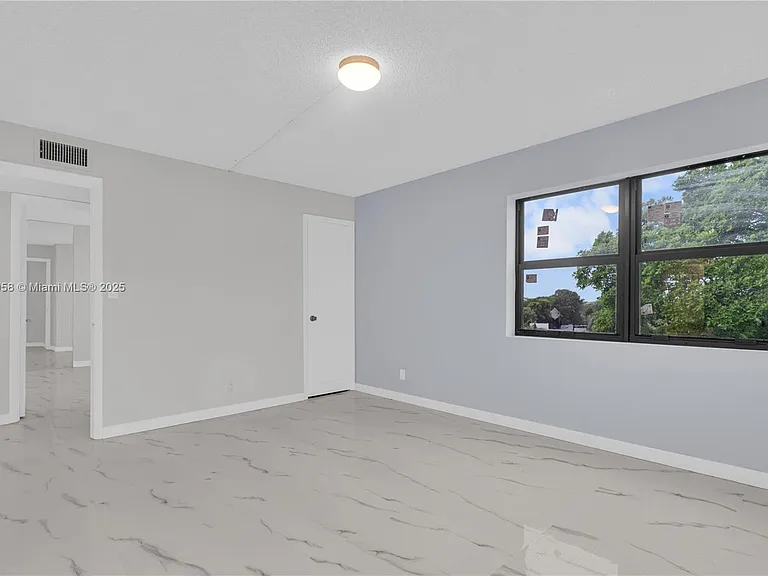 9355 SW 8th St #425 — Photo 17