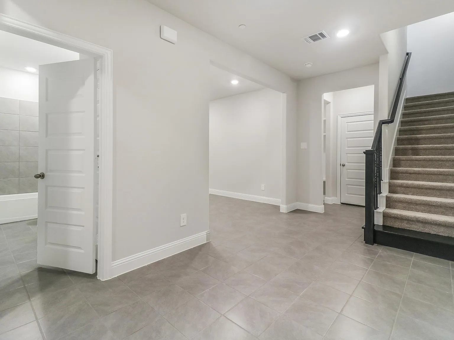 3 bed, 2273 sqft, $2,950 — Photo 4