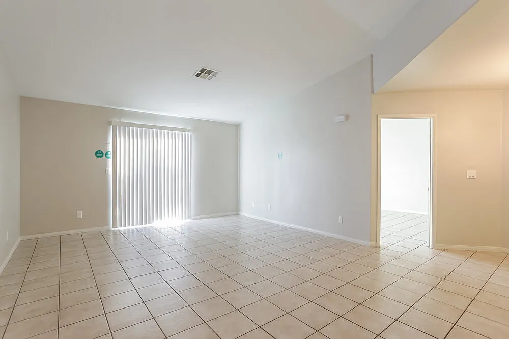 3 bed, 2.0 bath, 1189 sqft, $1,945 — Photo 3
