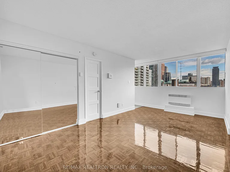 33 Isabella St #2505 — Photo 2
