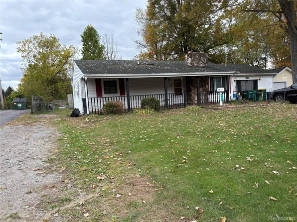 328 W Mount Morris St, Mount Morris, MI 48458