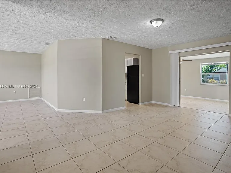 170 NW Curry St — Photo 7