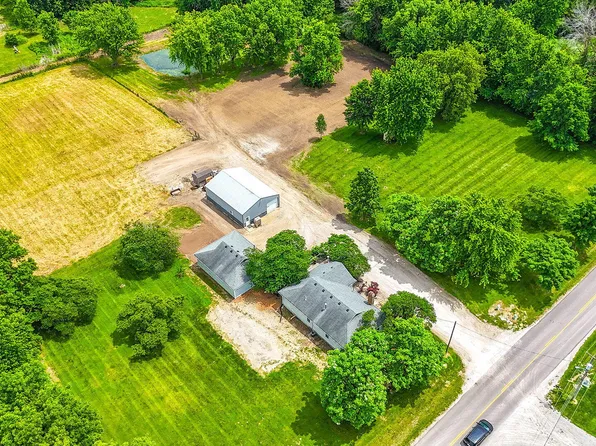 802 S Ogden St, Sturgeon, MO 65284
