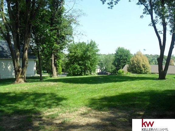 2nd image of 819 Beaver Lake Blvd