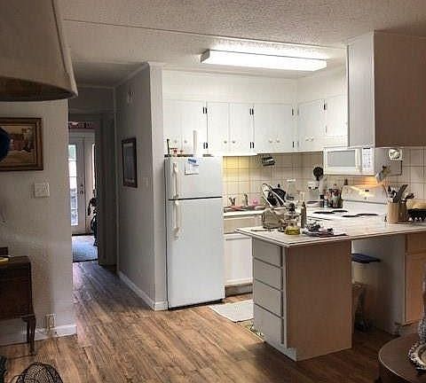 2nd image of 1007 E Tom Green St