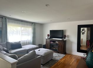 490 Amherst Ln, Hoffman Estates, IL 60169