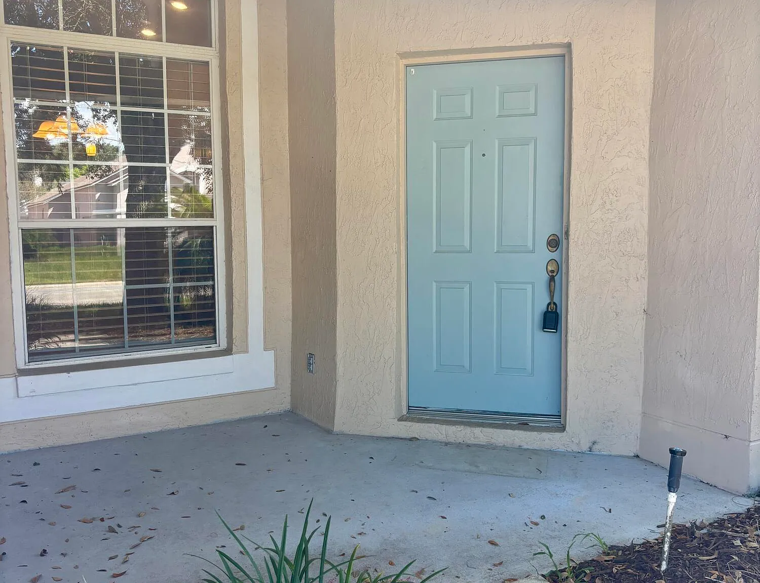 4 bed, 2.0 bath, 1904 sqft, $2,450 — Photo 2