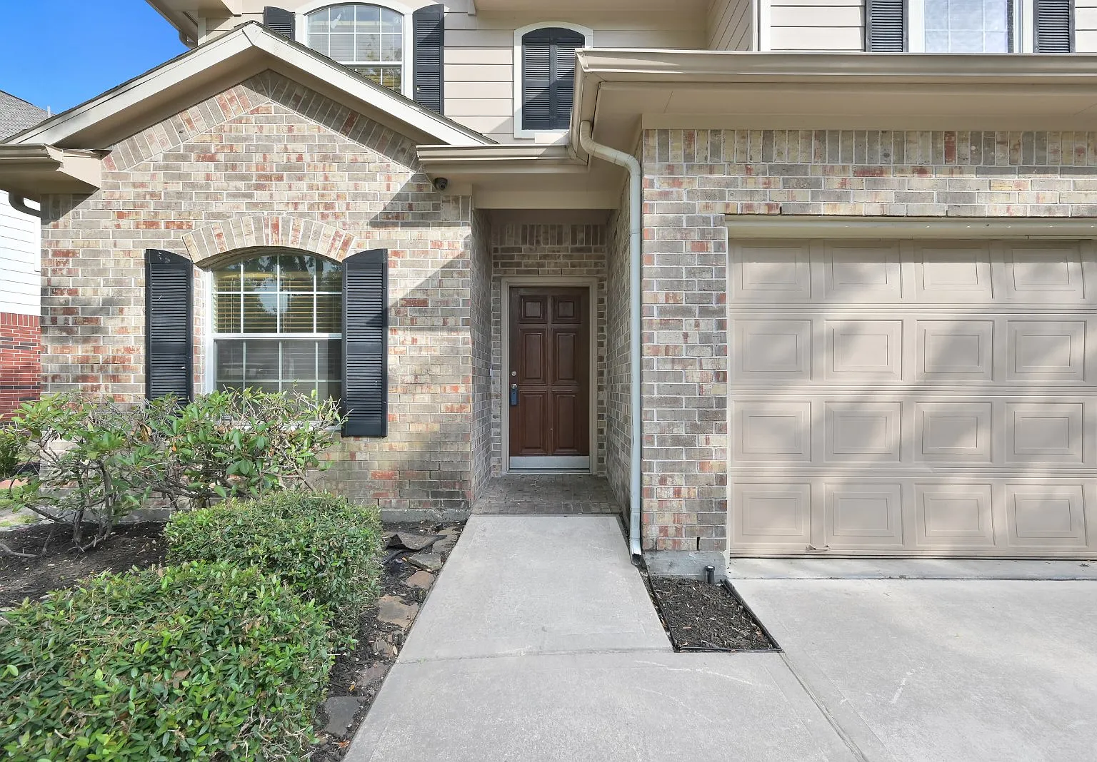 4 bed, 2.5 bath, 2200 sqft, $1,995 — Photo 3