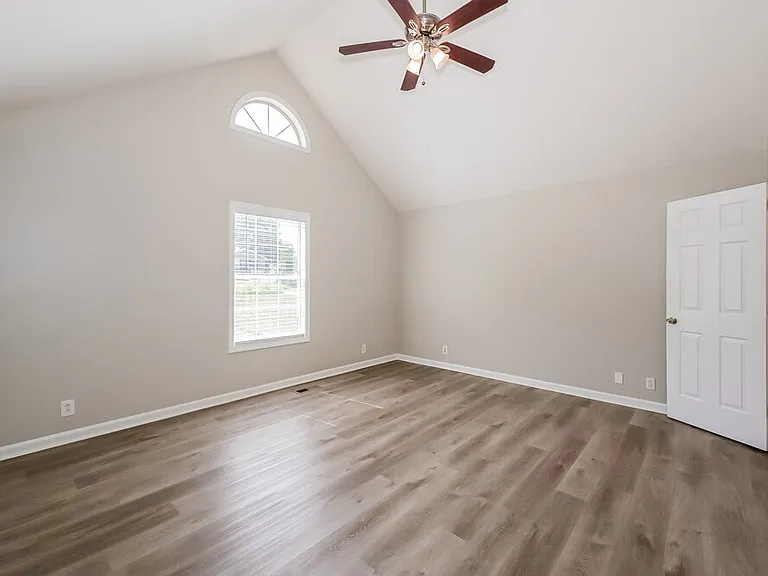 121 Lee Ct — Photo 9