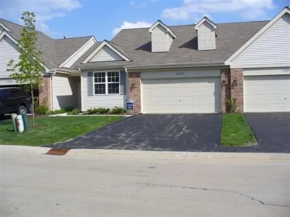 1207 E Oakwood Dr, Fox Lake, IL 60020
