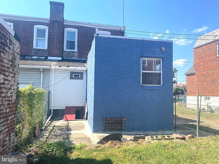 2241 Knorr St — Photo 5