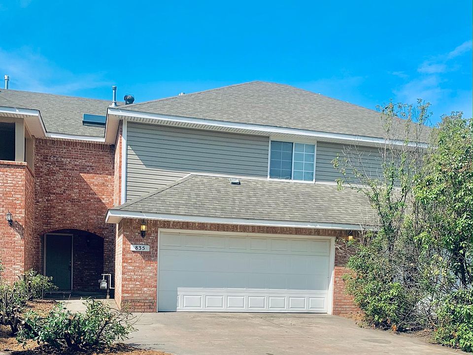 835 Rambling Oaks Dr.