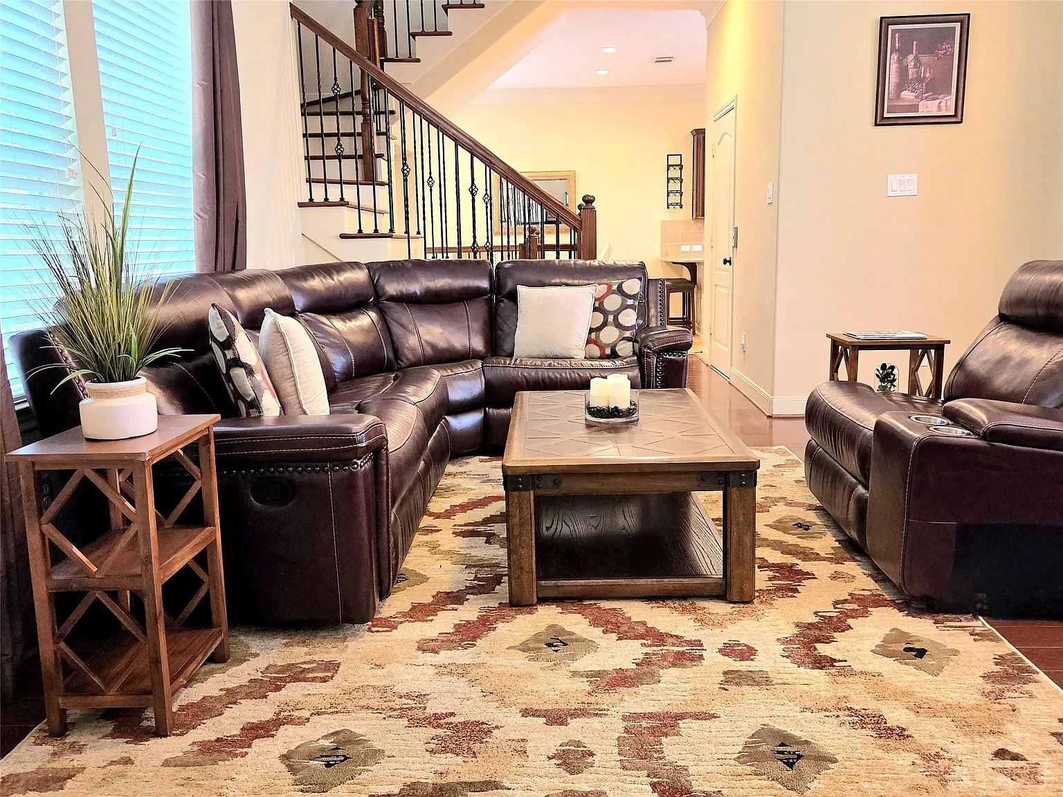 3 bed, 3.5 bath, 2600 sqft, $4,100 — Photo 2