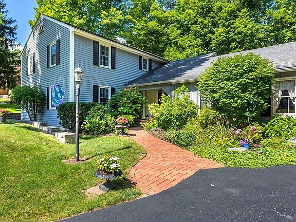 3rd image of 224 Windcrest Dr