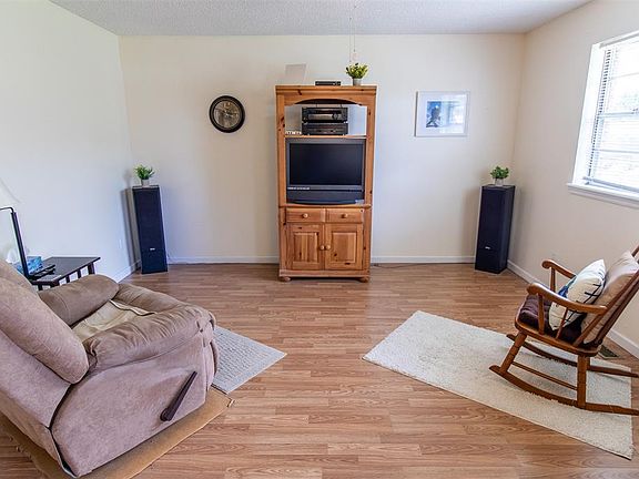 4th image of 4704 Leslie Dr