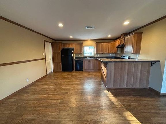 2nd image of 485 Sonny Rd