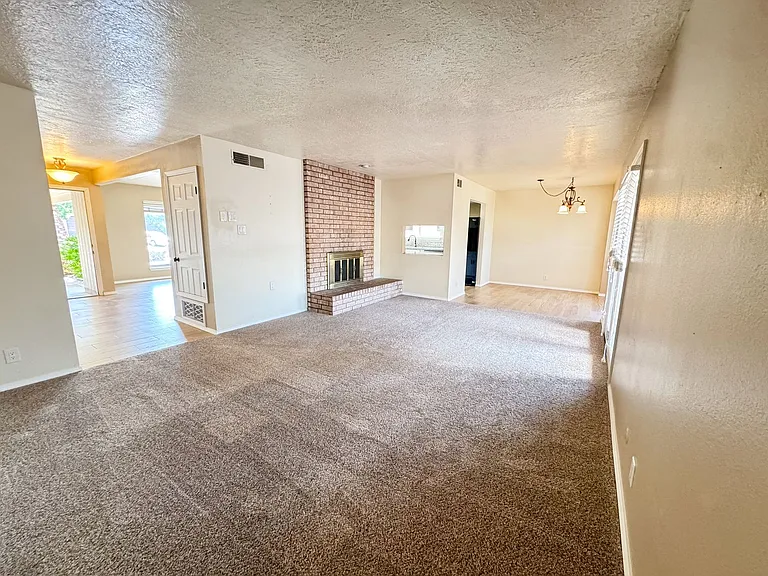 8221 Portales St NE — Photo 9