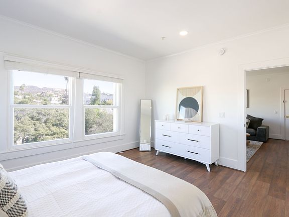 5th image of 6533 Hollywood Blvd APT 209