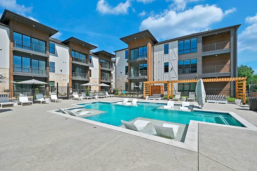 Cypress Lofts — Photo 3
