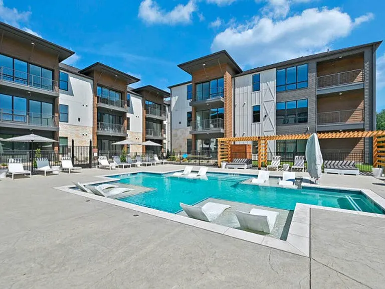 Cypress Lofts — Photo 3