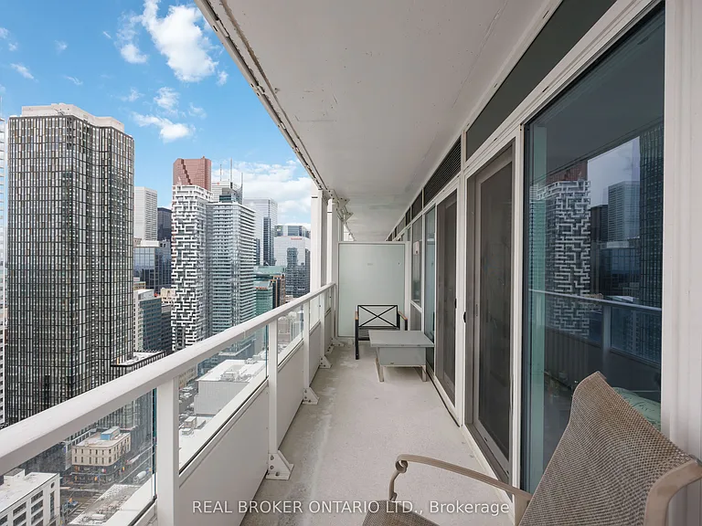 88 Queen St E — Photo 21