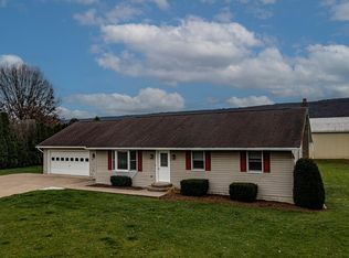 16 Farm View Dr, Allensville, PA 17002
