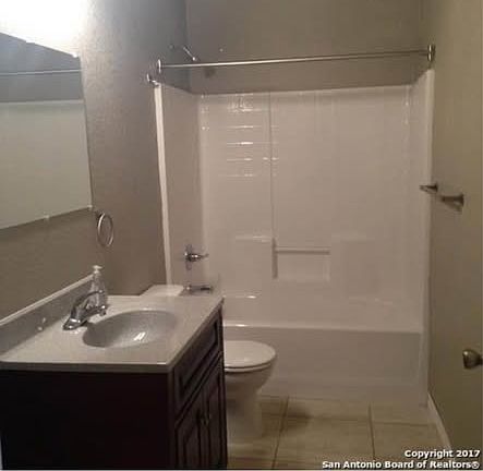 4th image of 114 Carranza St