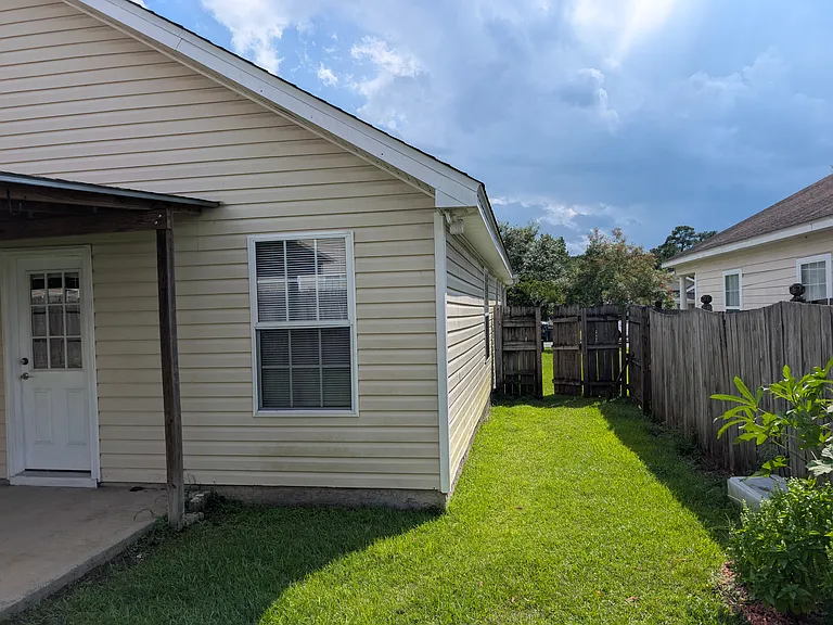 3327 Golden Rain Dr — Photo 32