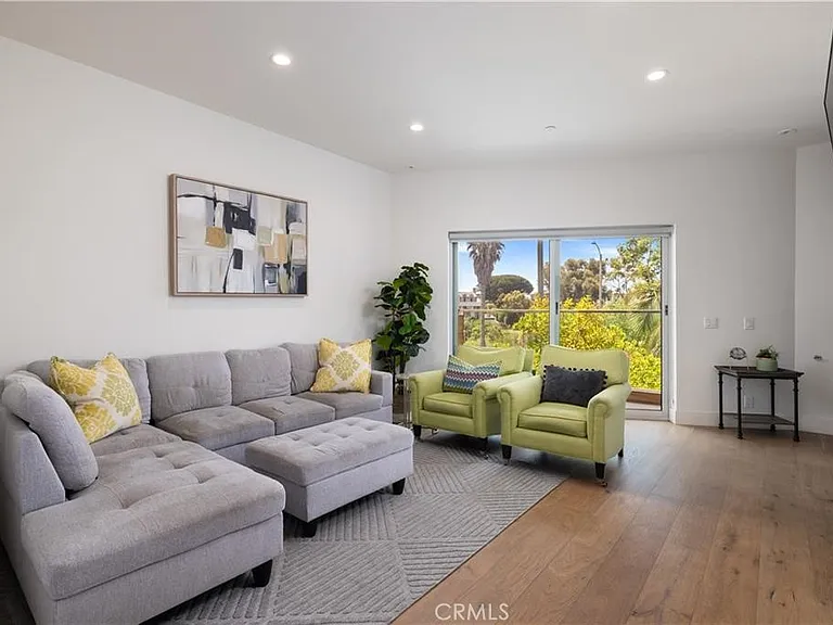 3920 Coast Hwy E — Photo 11