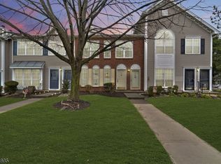 72 Gregory Ln, Franklin Park, NJ 08823