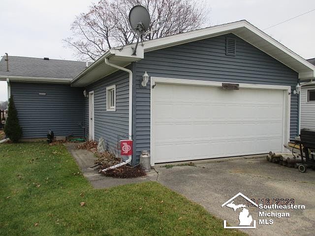 1st image of 2442 Ash Dr