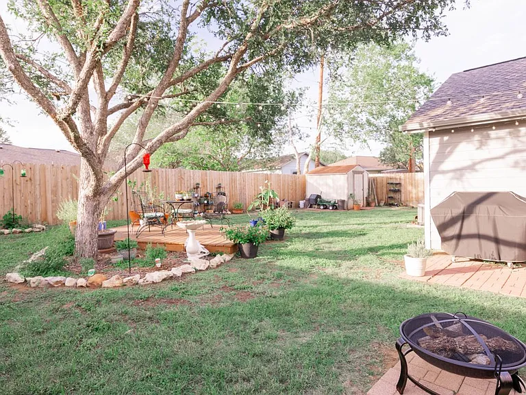 1512 Sandra Cir — Photo 3