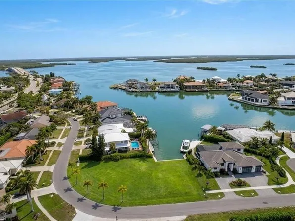 711 Fairlawn CT, MARCO ISLAND, FL 34145