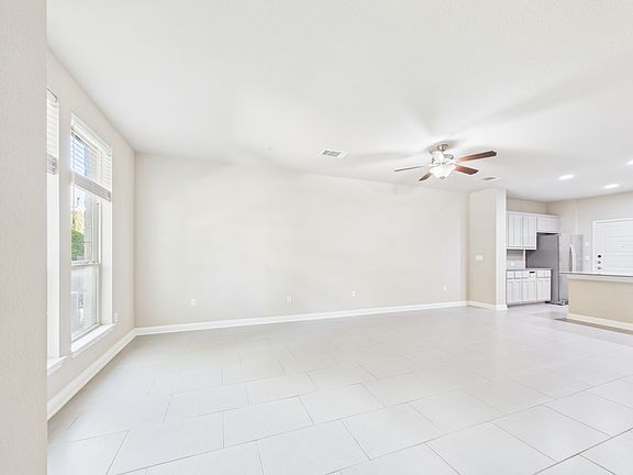 5th image of 13800 Lyndhurst St #52