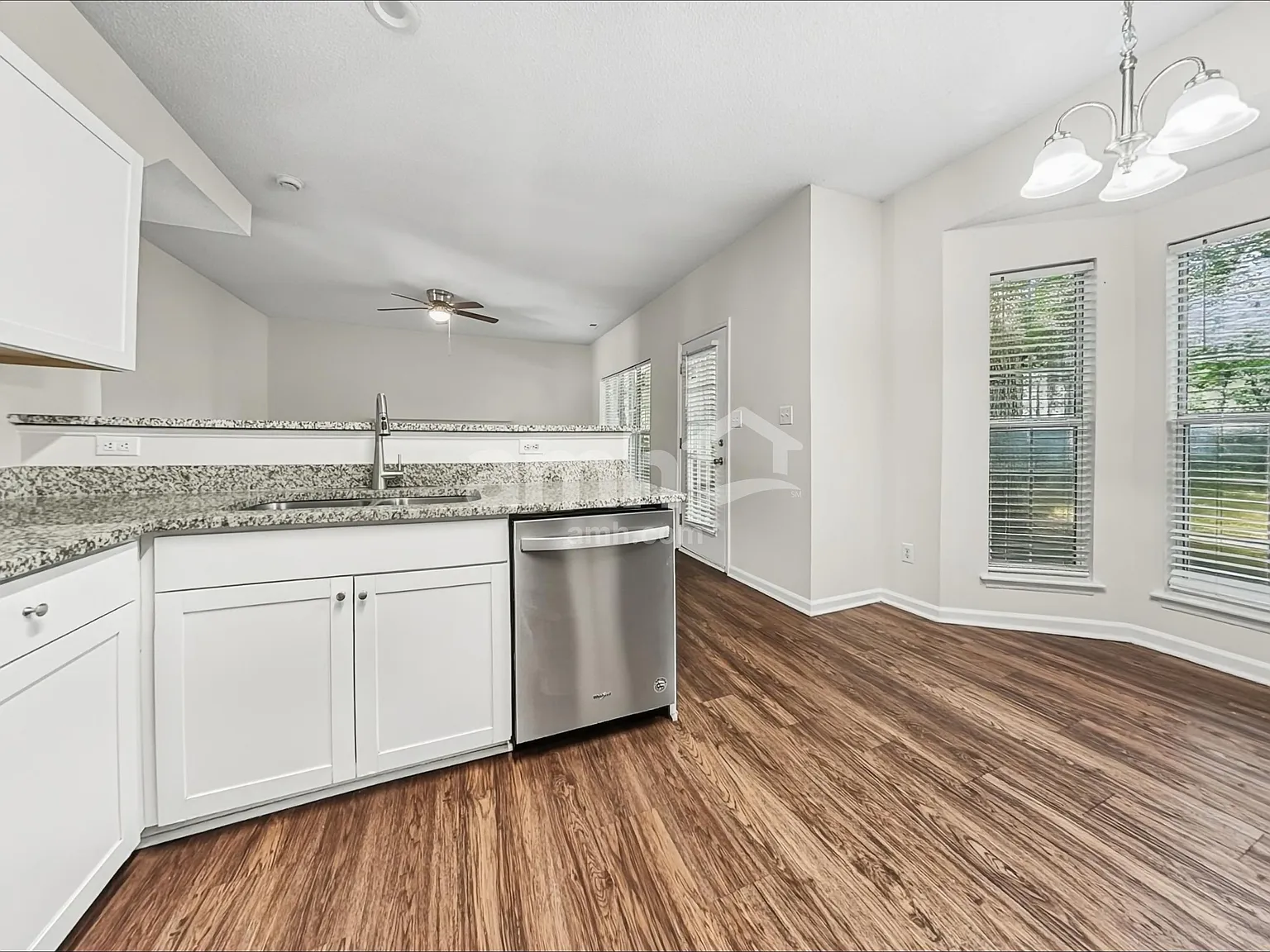 5 bed, 2.5 bath, 2276 sqft, $2,515 — Photo 4