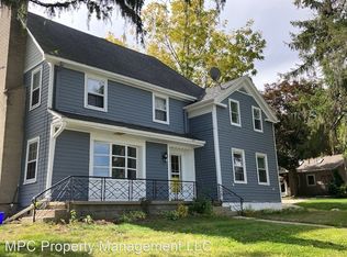 513 W Chestnut St, Burlington, WI 53105