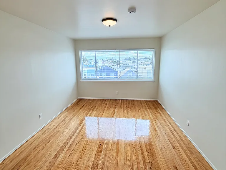 560 26th Ave #12 — Photo 4